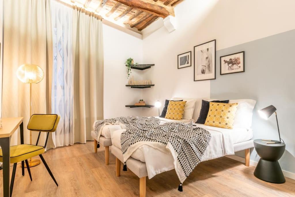 Horse Apartment Nel Centro Di Siena Buitenkant foto